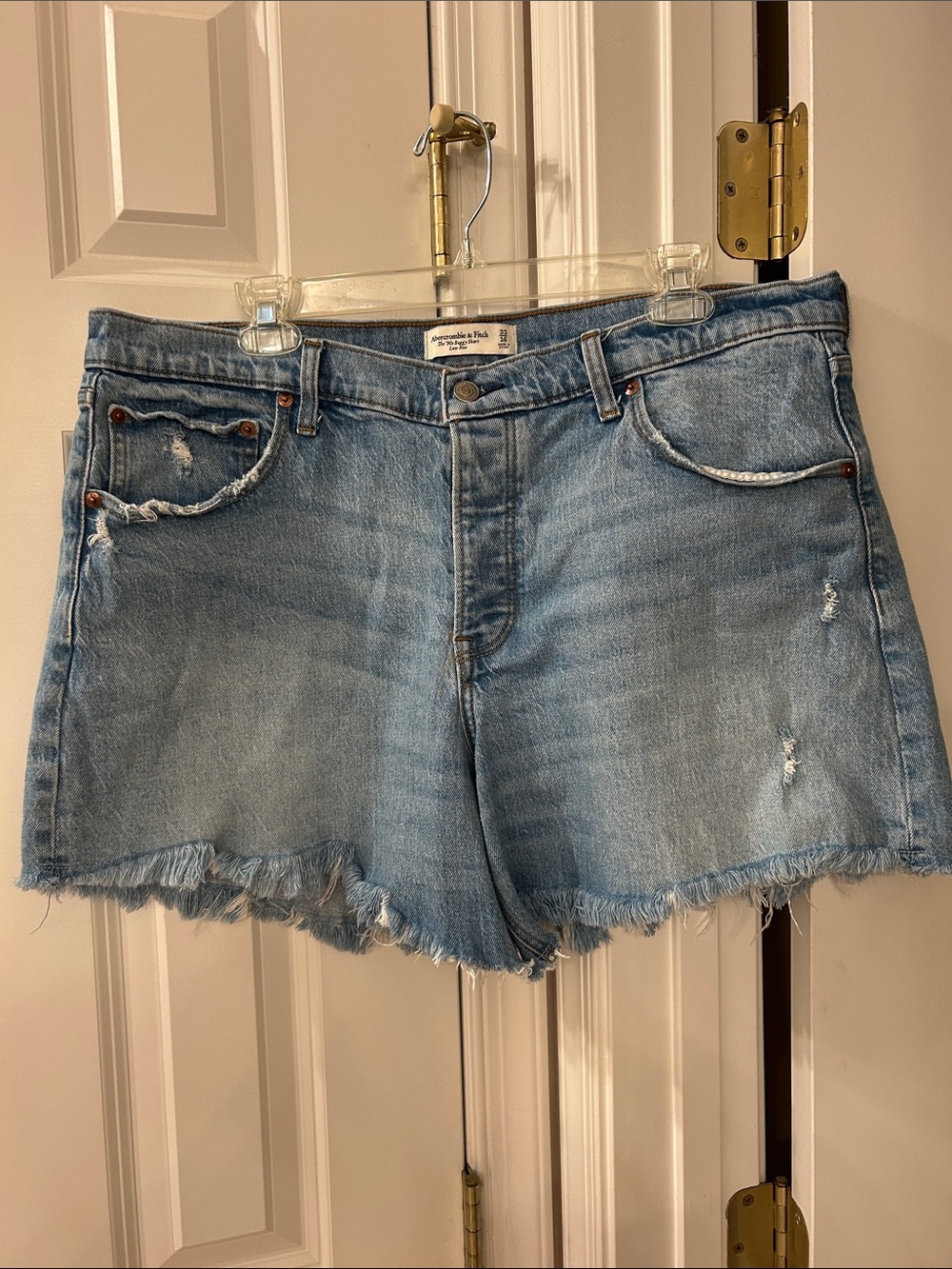 Abercrombie & Fitch The Zoe Raggy Short Distressed Jean Shorts Waist 33